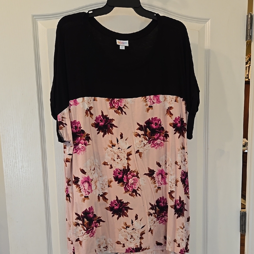 LuLa Roe Floral Print Short Sleeve Top Size 2X